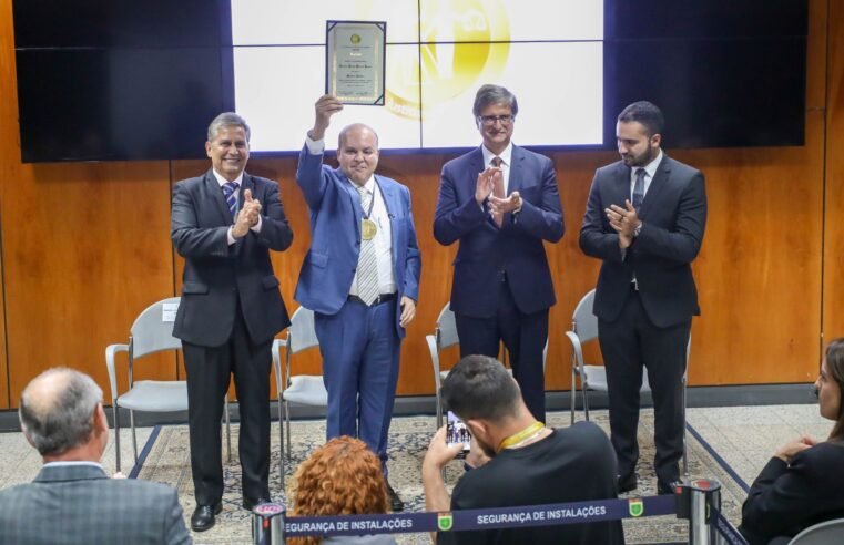 Governador Ibaneis Rocha toma posse na Academia Brasiliense de Direito