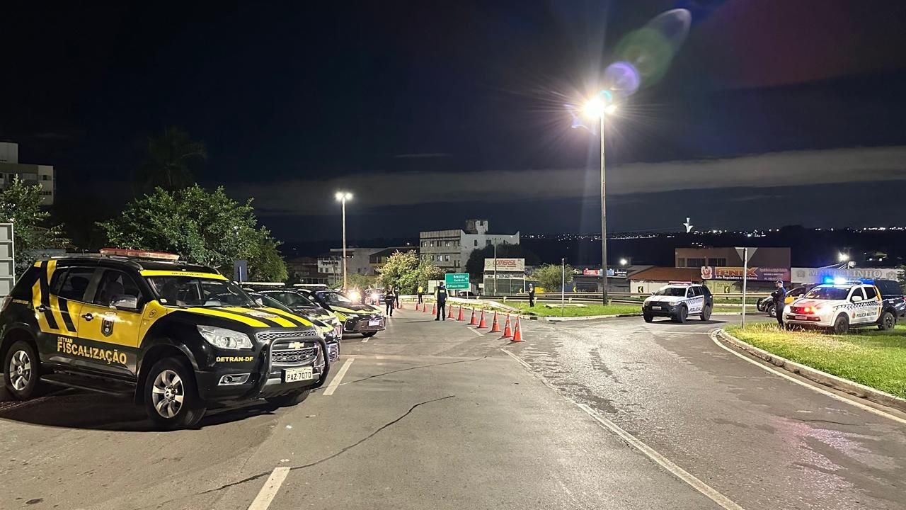 Mobilização Nacional da Lei Seca retira 64 condutores alcoolizados das vias do DF Mobilização Nacional da Lei Seca retira 64 condutores alcoolizados das vias do DF