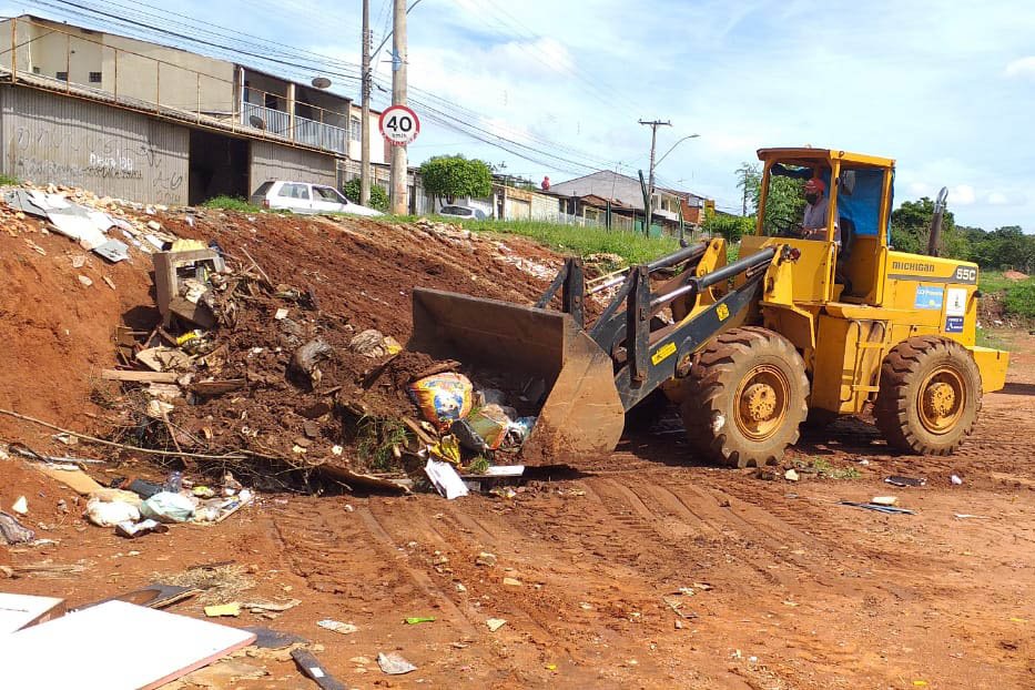 Mutirão de limpeza recolhe quase 2 toneladas de entulho em três regiões do DF Mutirão de limpeza recolhe quase 2 toneladas de entulho em três regiões do DF