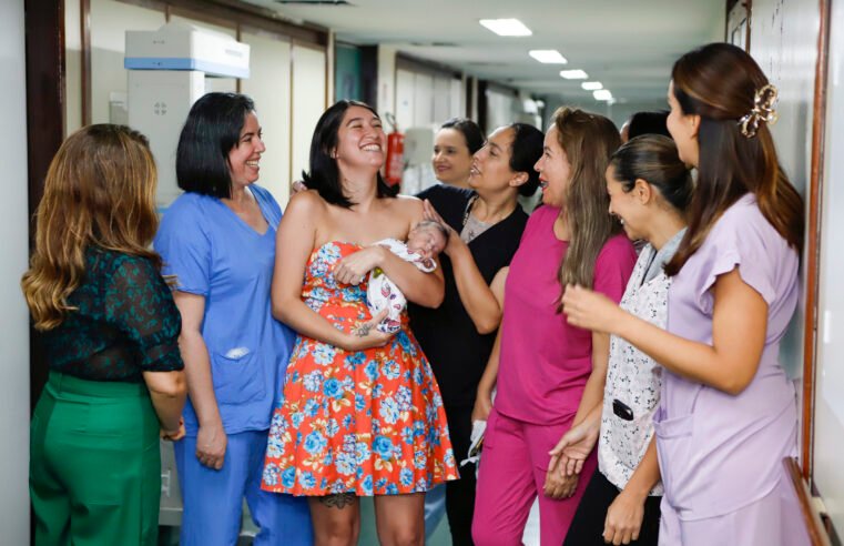 Nascida aos seis meses de gestação, bebê mais prematura da história do HRT deixa unidade neonatal