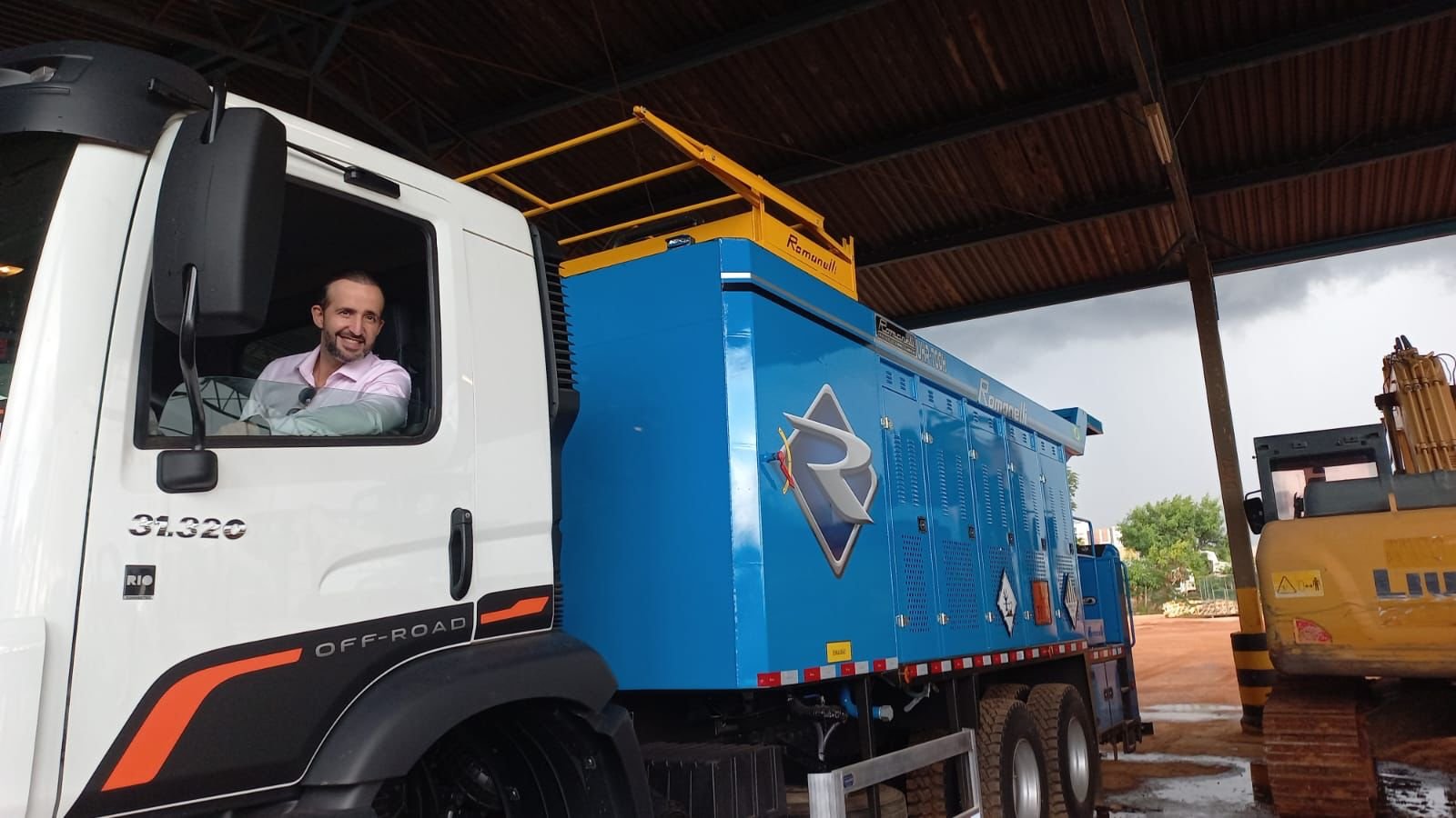 Novos caminhões modernizam pavimentação e reforçam ações de manutenção viária no DF Novos caminhões modernizam pavimentação e reforçam ações de manutenção viária no DF