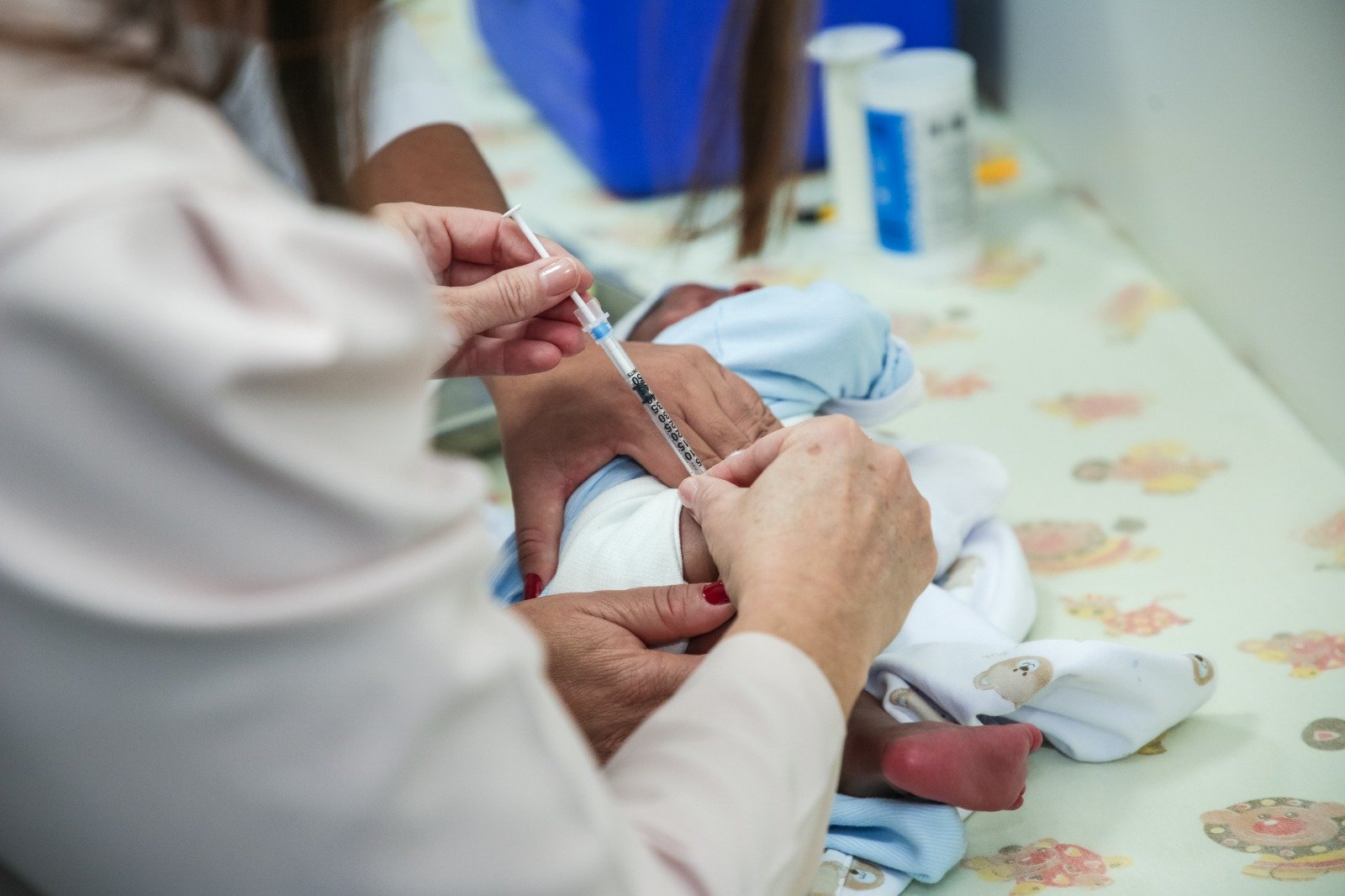 Policlínica do Gama aplica mais de 100 doses de medicamento contra bronquiolite em crianças Policlínica do Gama aplica mais de 100 doses de medicamento contra bronquiolite em crianças