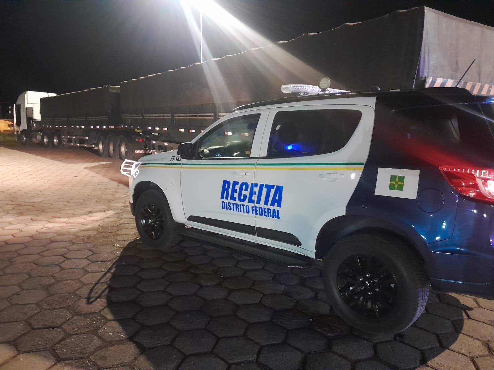 Receita do DF apreende cargas com 5 mil garrafas de rum e 77,7 mil latas de refrigerante Receita do DF apreende cargas com 5 mil garrafas de rum e 77,7 mil latas de refrigerante
