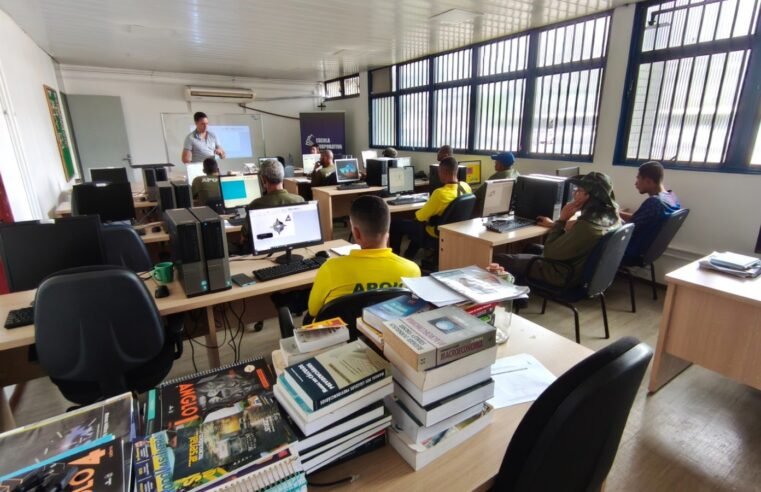 Reeducandos do sistema prisional do DF aprendem informática em projeto