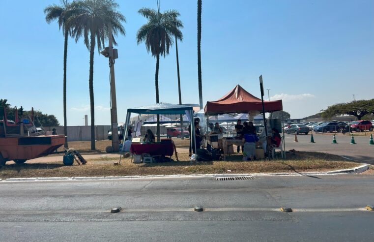 Show de dupla sertaneja e festival de rock abrem 120 vagas de trabalho para ambulantes