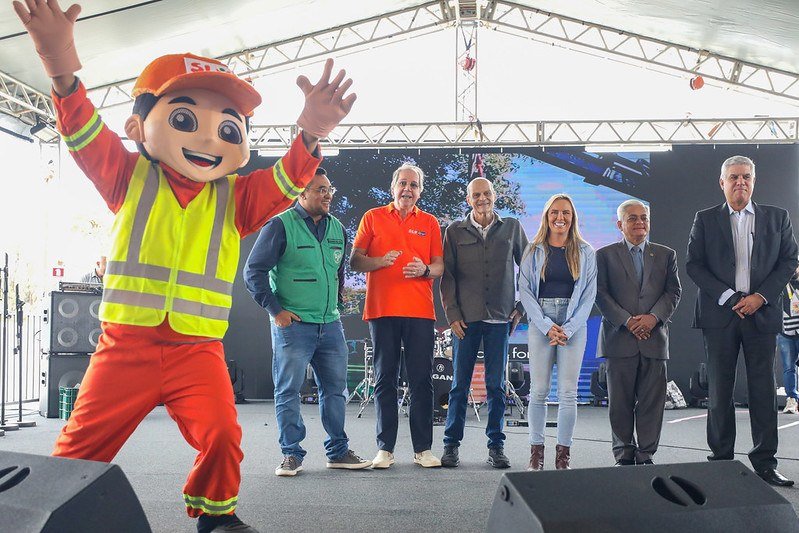 1º vice-presidente do TJDFT participa das comemorações do Dia do Gari no SLU