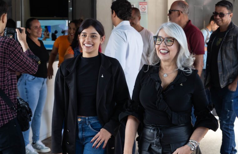 Aluna da rede pública de ensino do DF acompanha um dia de trabalho da secretária de Educação