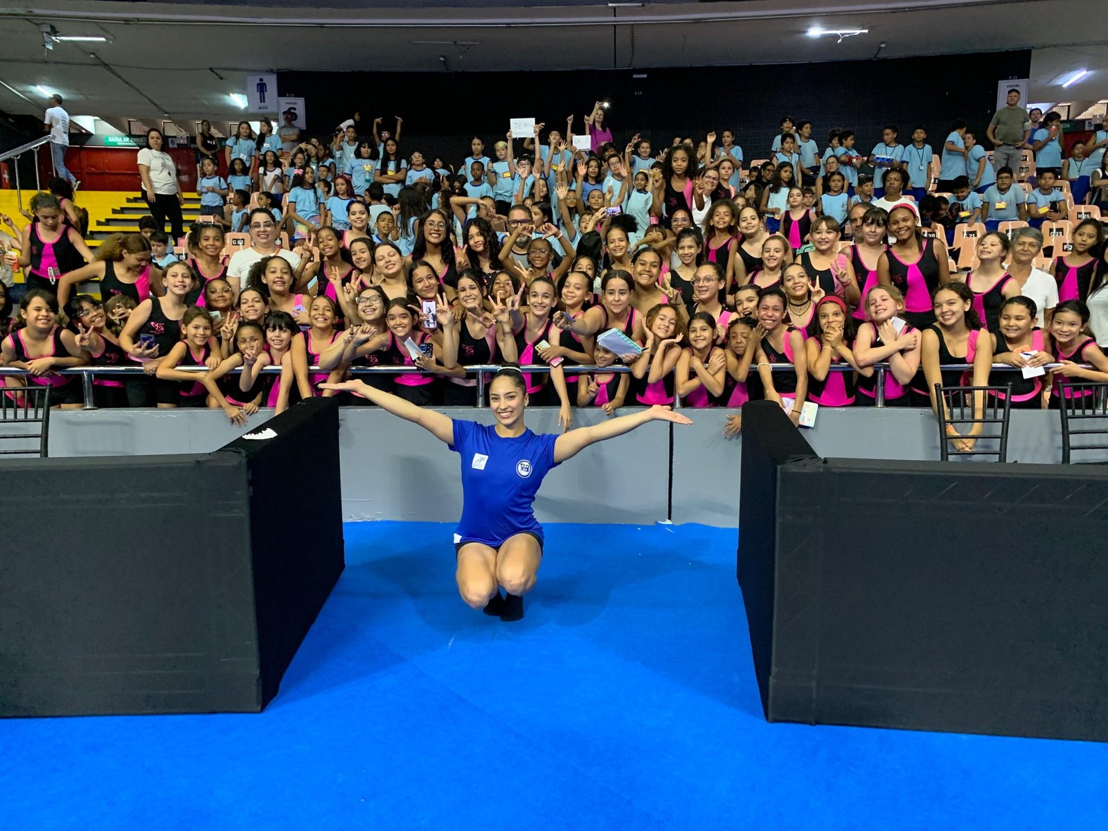 Alunos da rede pública vivem experiência com atletas profissionais da ginástica artística Alunos da rede pública vivem experiência com atletas profissionais da ginástica artística
