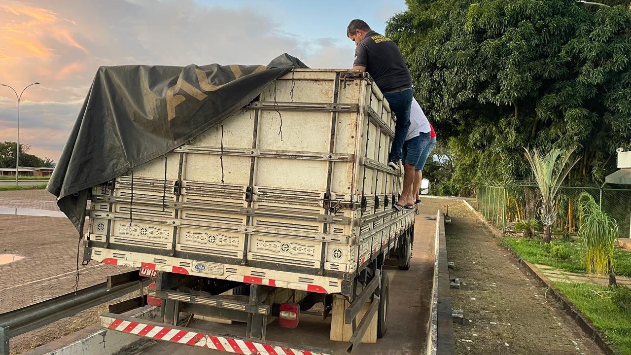 Auditores apreendem mais de meio milhão de reais em mercadorias Auditores apreendem mais de meio milhão de reais em mercadorias