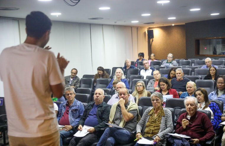 Biblioteca Nacional de Brasília abre vagas para oficinas de redação para vestibular de público 60+