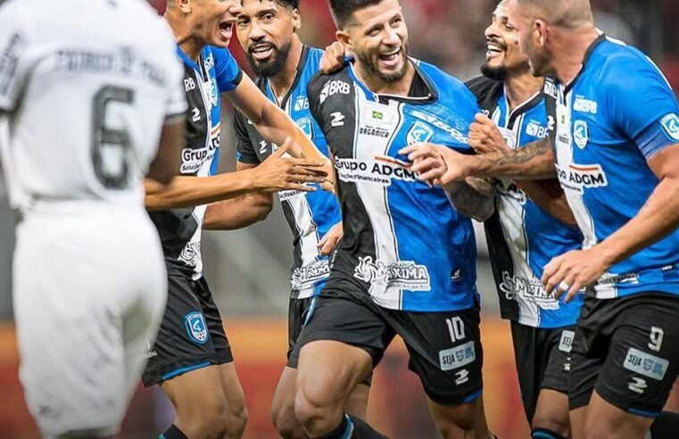 Botafogo leva gol memorável e vai às oitavas mesmo com derrota