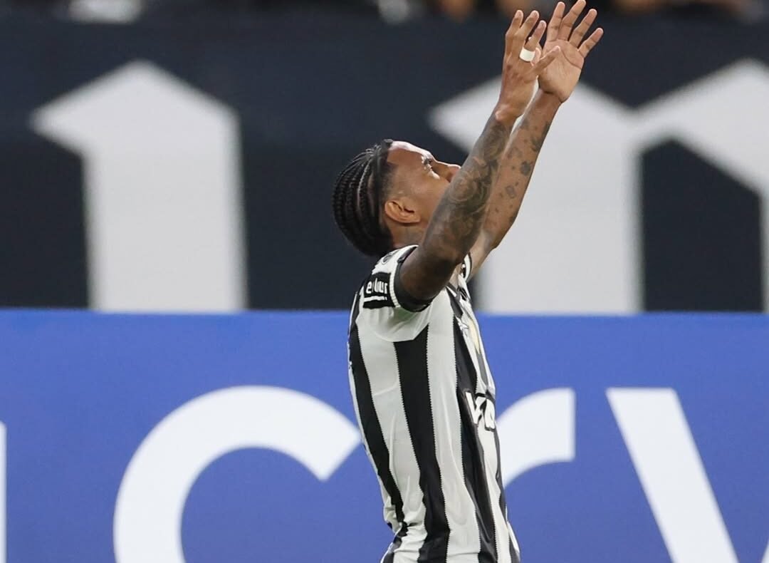 Botafogo leva susto, mas supera Estudiantes-ARG e depende só de si para avançar na Libertadores