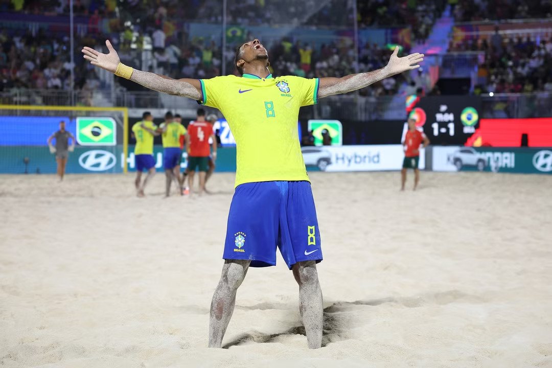 Brasil vence Portugal com golaços e vai à final da Copa de futebol de areia Brasil vence Portugal com golaços e vai à final da Copa de futebol de areia