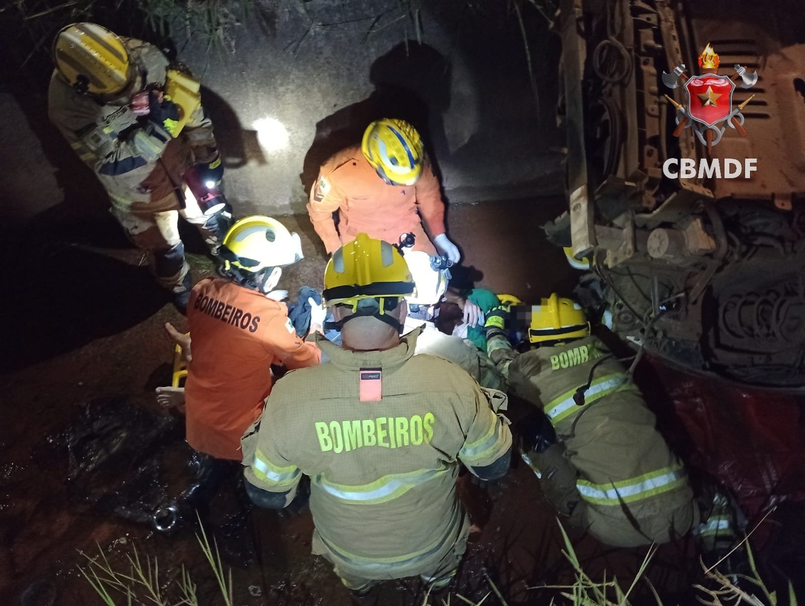 Capotamento deixa uma pessoa ferida na EPNB