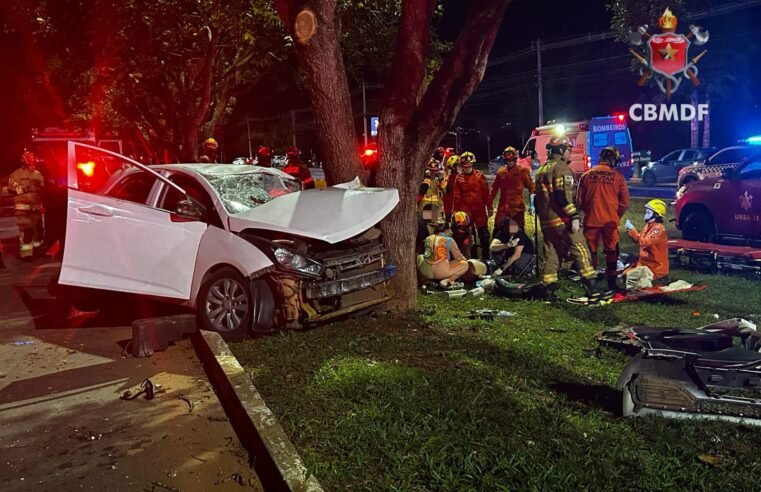 Colisão com árvore deixa um morto e quatro feridos no Setor de Clubes Sul