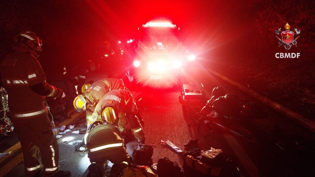 Colisão envolvendo duas motos resulta em três pessoas transportadas para o hospital em São Sebastião