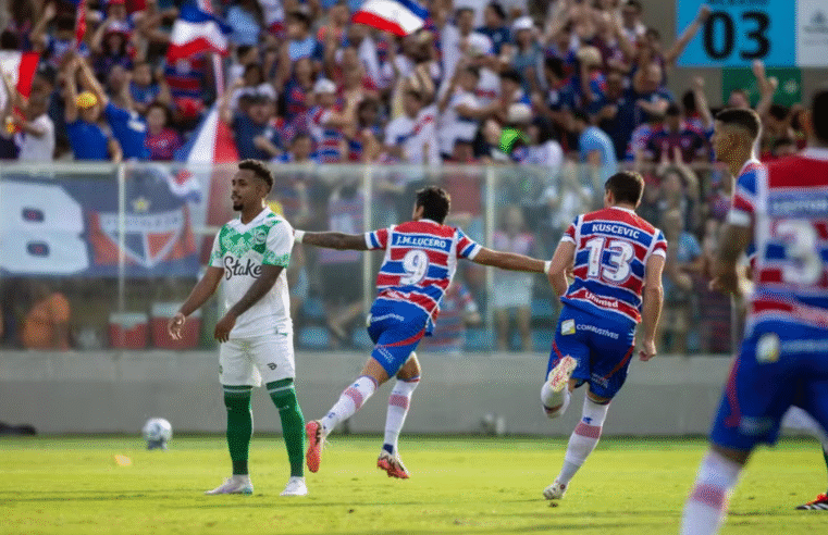 Com dois de Lucero, Fortaleza brilha e goleia o Juventude pelo Brasileirão