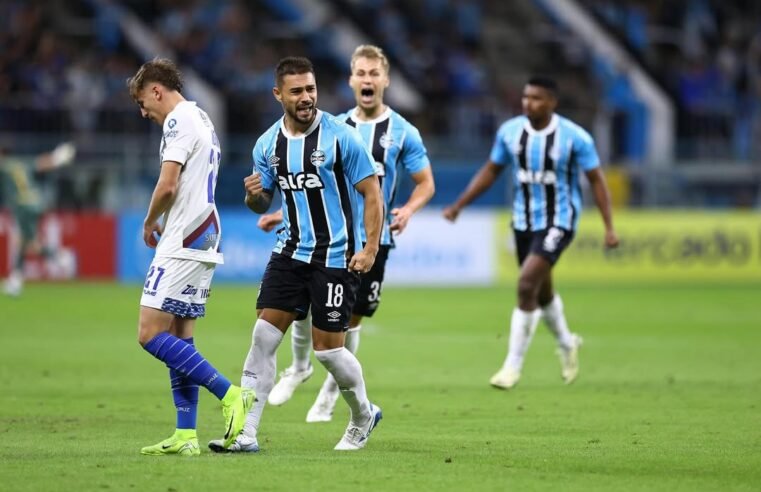Com falha de Volpi, Grêmio empata a 3ª seguida na Sul-Americana, mas avança