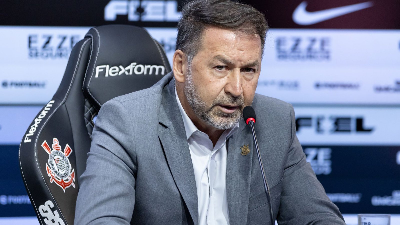 Conselho vota pró-impeachment, e Augusto Melo é afastado do Corinthians Conselho vota pró-impeachment, e Augusto Melo é afastado do Corinthians