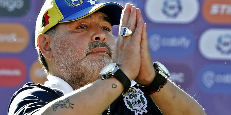 Escândalo da ‘juíza de Deus’ ameaça julgamento da morte de Maradona Escândalo da ‘juíza de Deus’ ameaça julgamento da morte de Maradona
