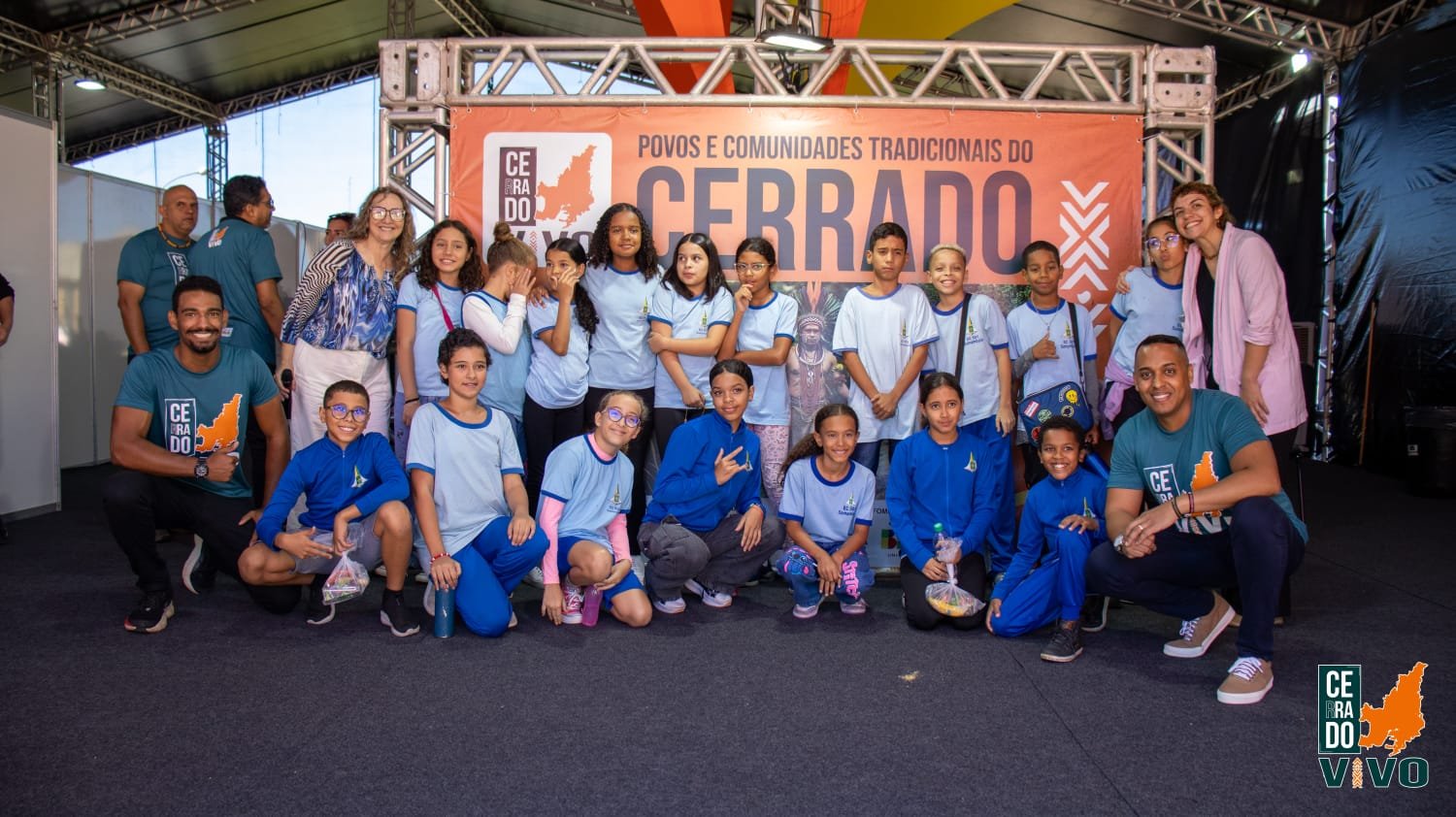 Estudantes participam de feira cultural educativa Estudantes participam de feira cultural educativa