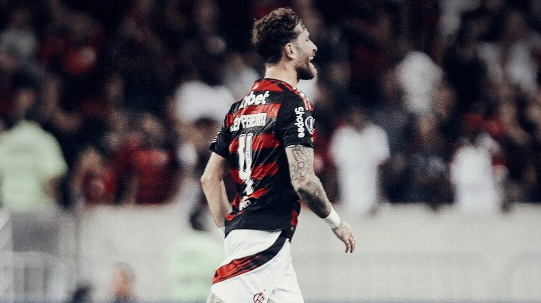 Flamengo sofre, mas vence Táchira e avança na Libertadores sob olhares de Ancelotti