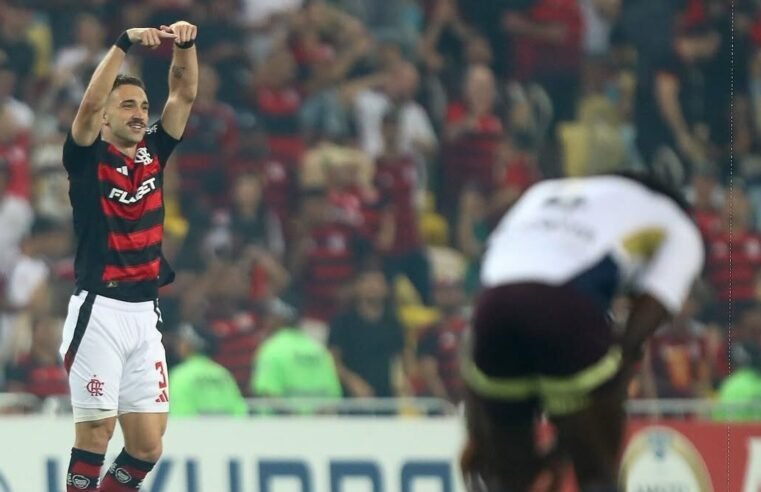 Flamengo vence a LDU no Maracanã e encaminha vaga nas oitavas da Libertadores