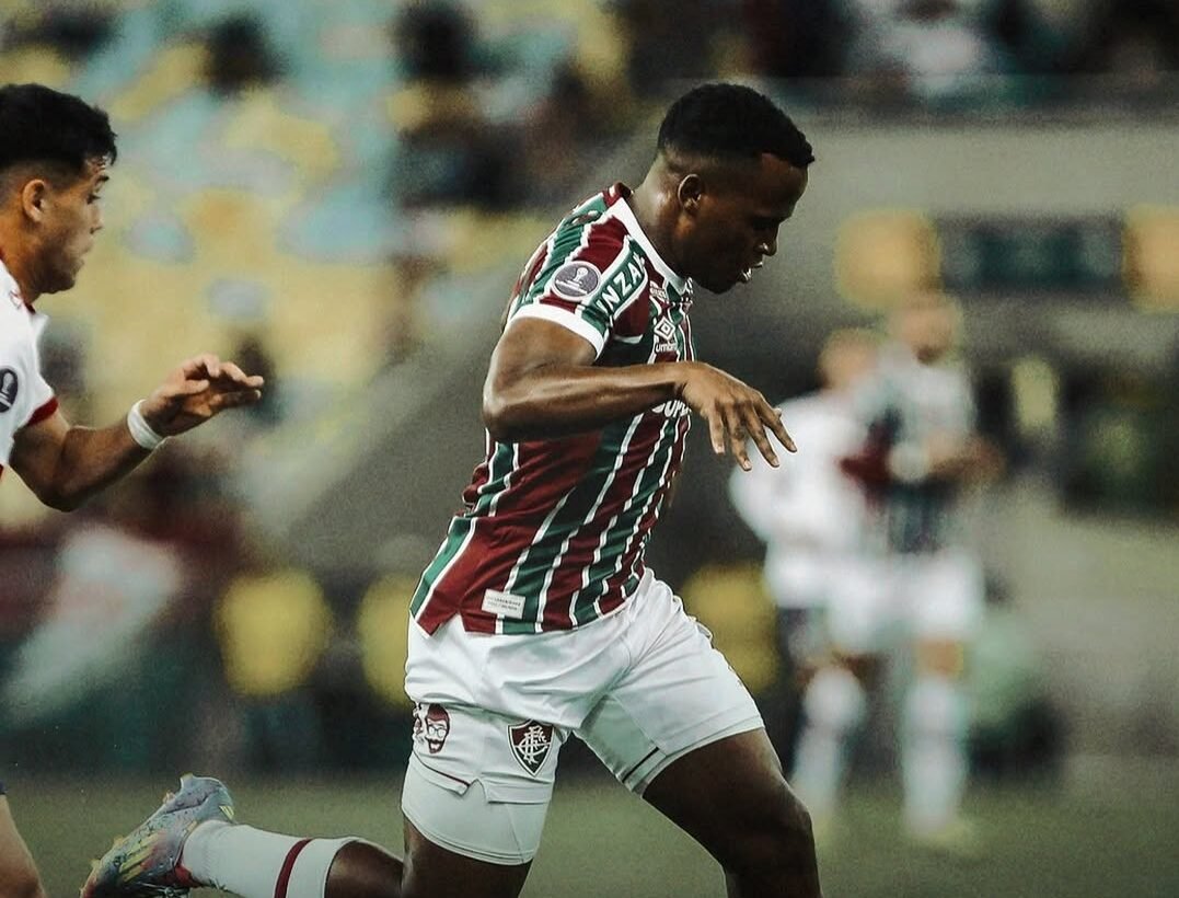 Fluminense supera pênalti perdido, vaias e dorme líder de grupo na Sul-Americana