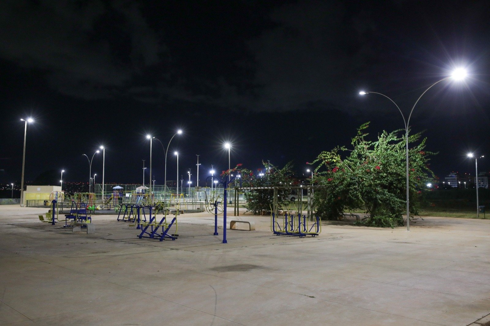GDF instala 450 luminárias no Parque Burle Marx, no Noroeste GDF instala 450 luminárias no Parque Burle Marx, no Noroeste