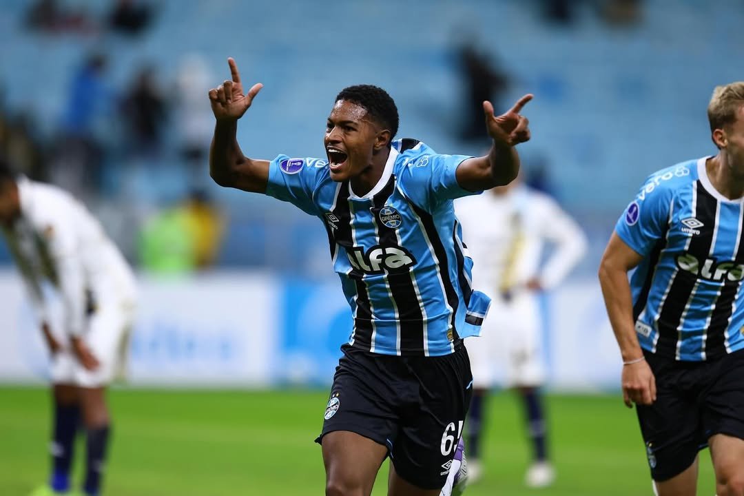 Grêmio vence, mas fica apenas em 2º e disputará playoffs da Sul-Americana Grêmio vence, mas fica apenas em 2º e disputará playoffs da Sul-Americana