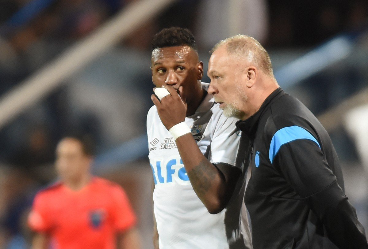 Grêmio vence o Bahia com pênalti polêmico e ganha fôlego após eliminação na Copa do Brasil