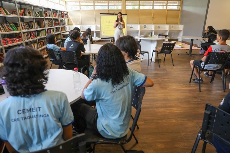 Iniciativa criada por estudantes transforma a escola em espaço de escuta, acolhimento e cuidado emocional. Iniciativa criada por estudantes transforma a escola em espaço de escuta, acolhimento e cuidado emocional.