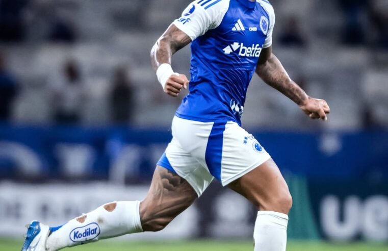 Já eliminado da Sul-Americana, Cruzeiro vira com Gabigol herói em Mineirão vazio