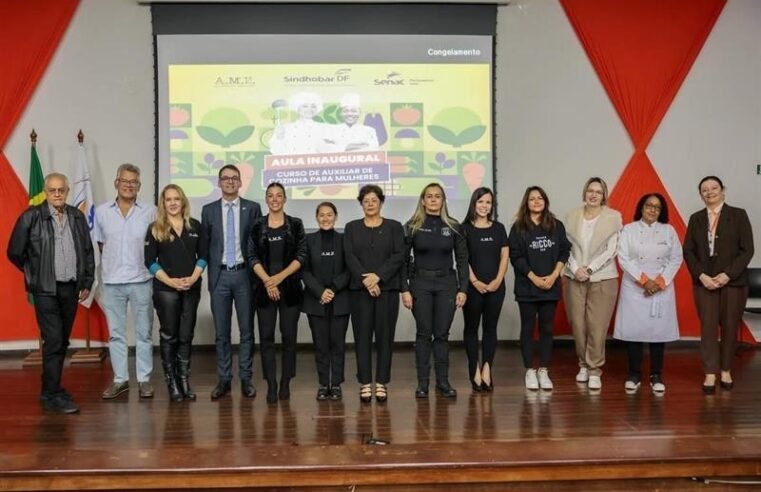 Juíza do TJDFT prestigia aula inaugural de auxiliar de cozinha para reeducandas