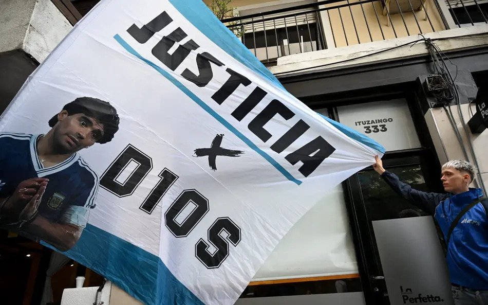 Julgamento da morte de Maradona é suspenso após questionamentos a juíza Julgamento da morte de Maradona é suspenso após questionamentos a juíza