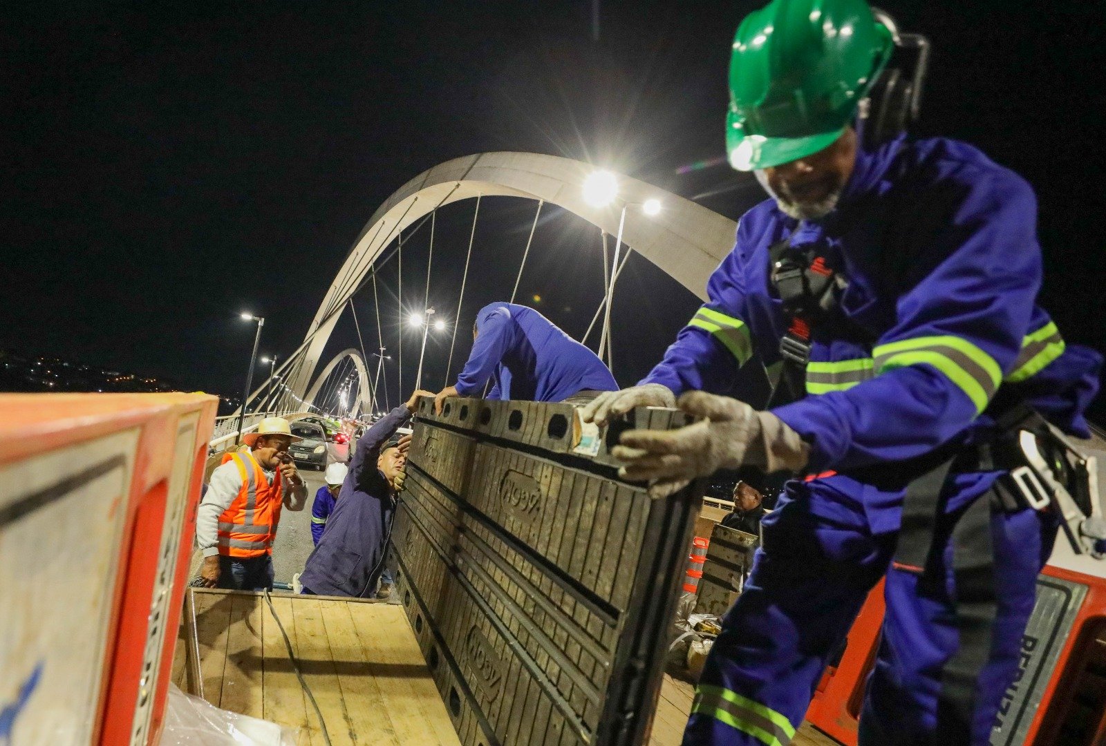 Juntas de dilatação da Ponte JK são trocadas para reforçar segurança e durabilidade