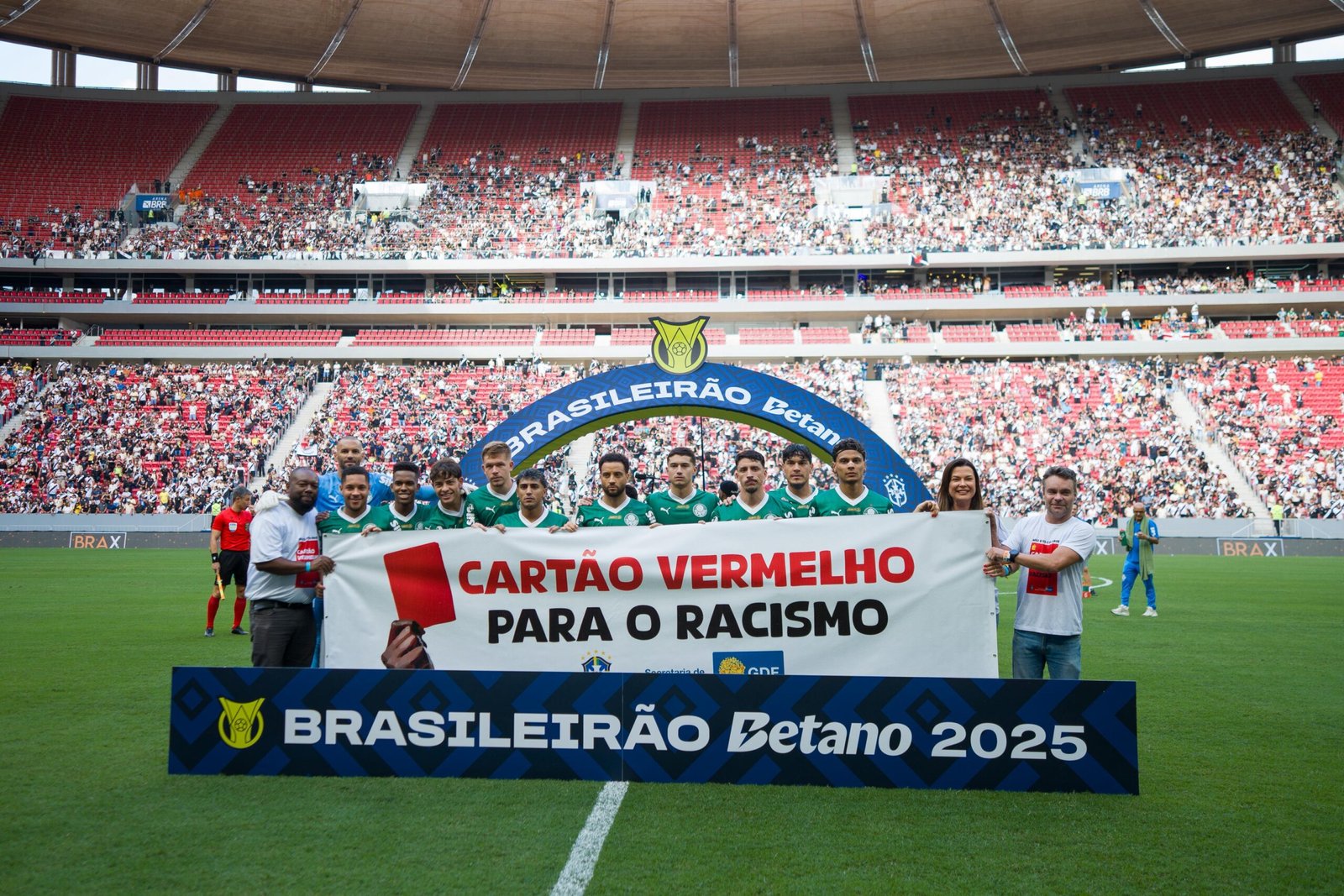 MPDFT entra em campo contra o racismo nos estádios MPDFT entra em campo contra o racismo nos estádios