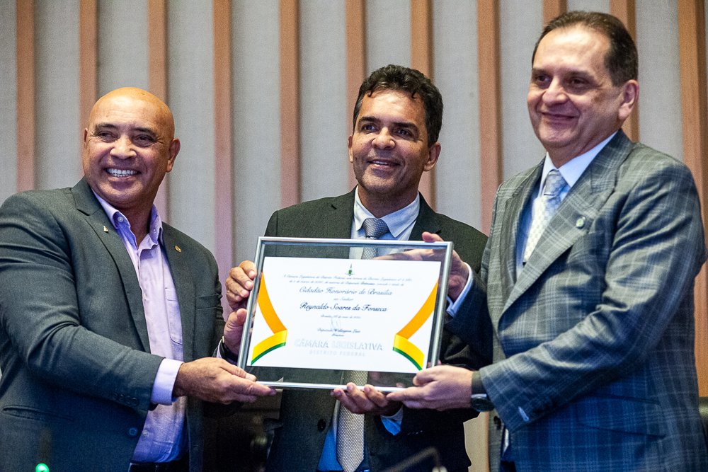 Ministro do STJ e fundador de restaurante recebem Título de Cidadão Honorário de Brasília Ministro do STJ e fundador de restaurante recebem Título de Cidadão Honorário de Brasília