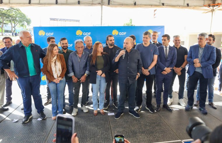 Moradores do Gama ganham quadra poliesportiva reformada pelo Adote uma Praça