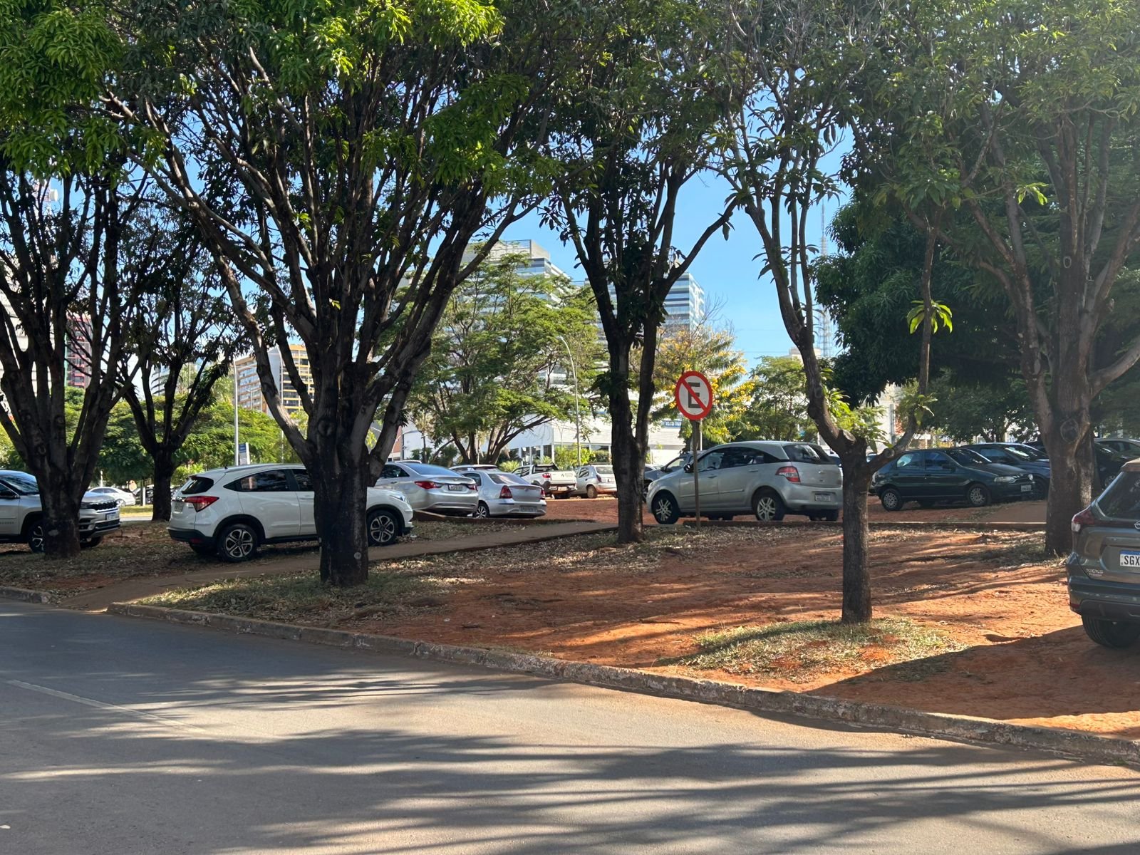 Multas por uso irregular de calçadas crescem no DF