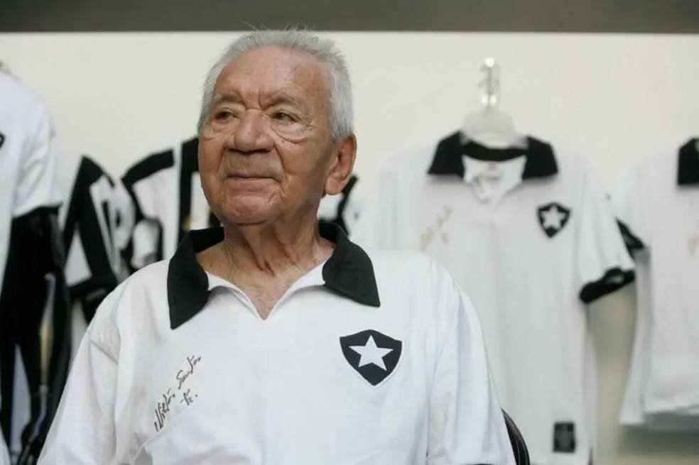 Nilton Santos, nascido há cem anos, exibe o frescor de sua ‘salubérrima eternidade’