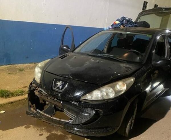 PM recupera carro roubado e prende suspeito em flagrante no Itapoã