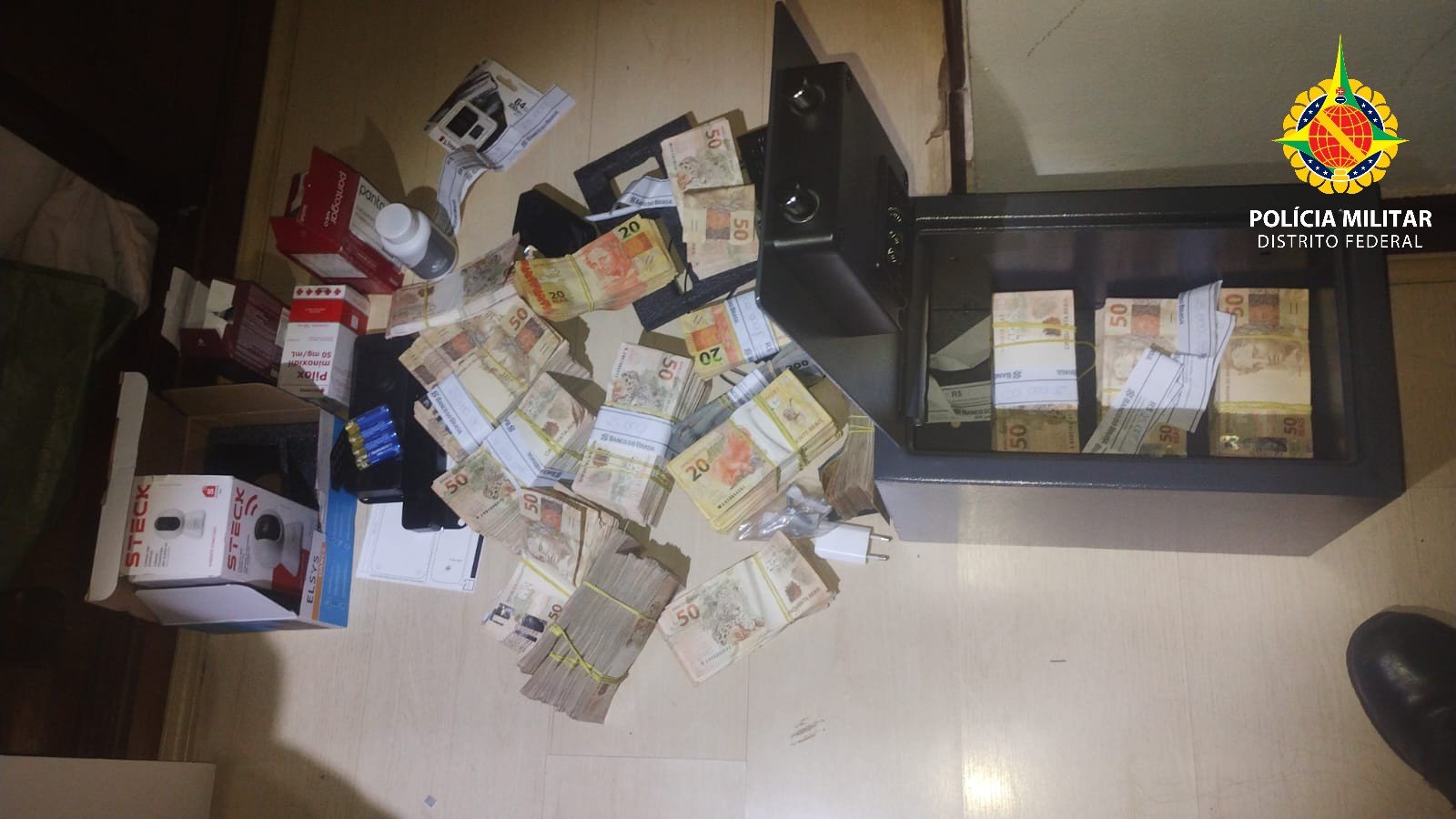 PMDF evita tragédia e encontra meio milhão de reais durante atendimento na Asa Norte PMDF evita tragédia e encontra meio milhão de reais durante atendimento na Asa Norte