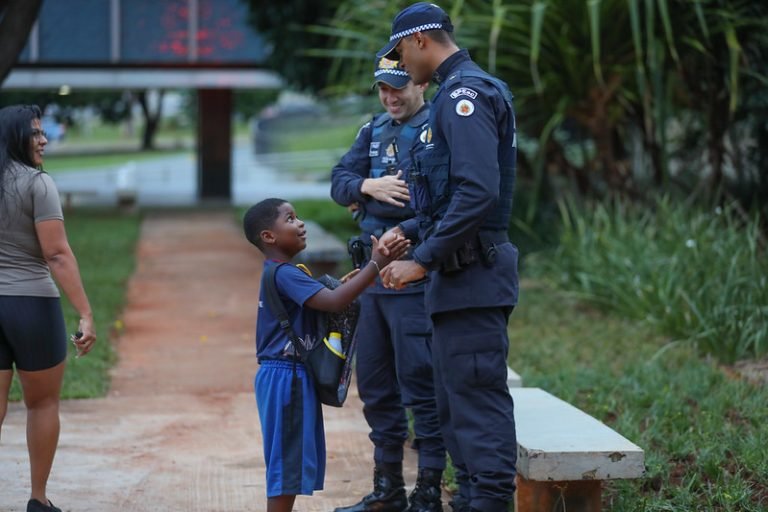 PMDF salva com ação rápida jovem com autismo de cair de prédio no Sudoeste! PMDF salva com ação rápida jovem com autismo de cair de prédio no Sudoeste!