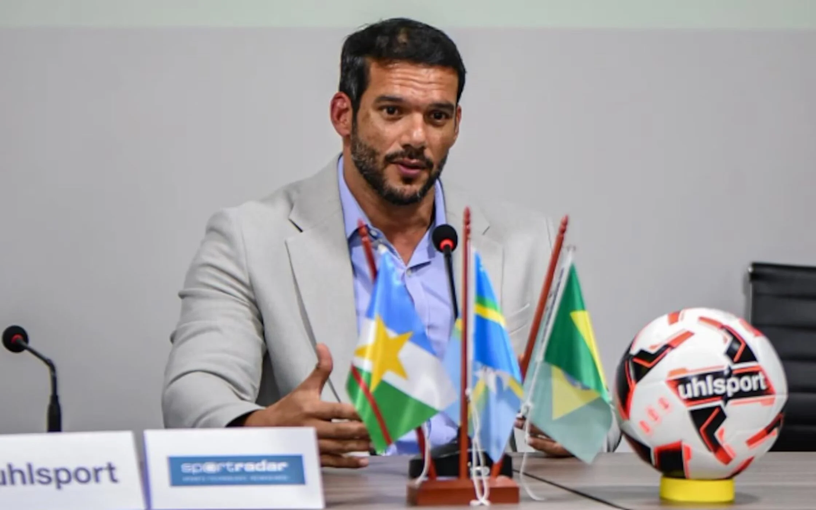 Samir Xaud é eleito presidente e assume CBF em meio à crise e racha com clubes