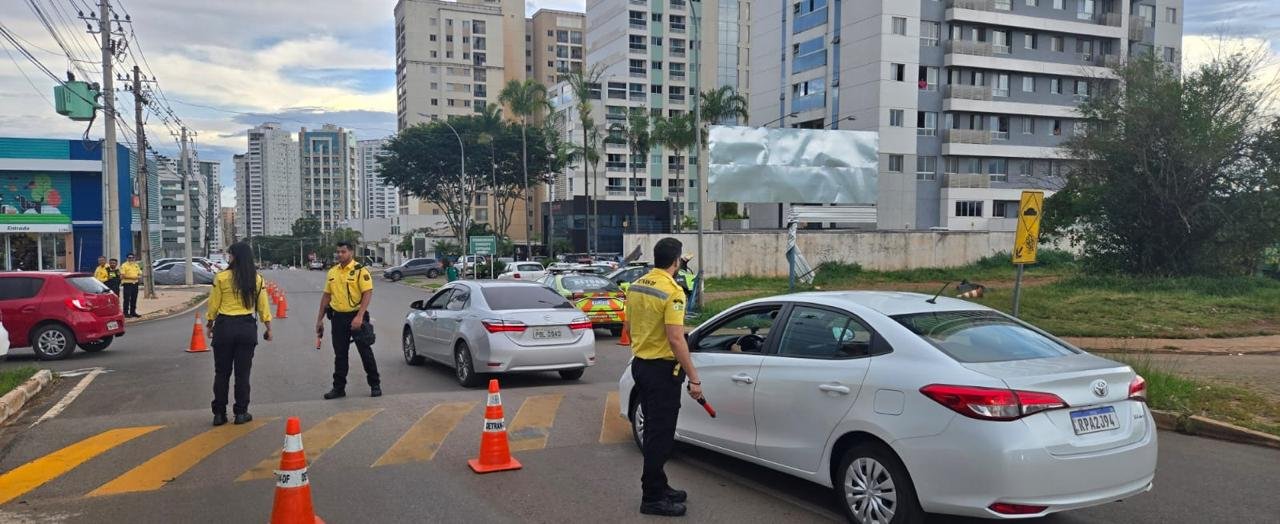 Trânsito no domingo (25) terá alterações para passeio ciclístico, corridas e congresso de engenharia sanitária