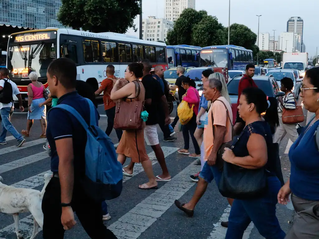 Agências do trabalhador têm vagas com salários de até R$ 10,8 mil nesta sexta (6)