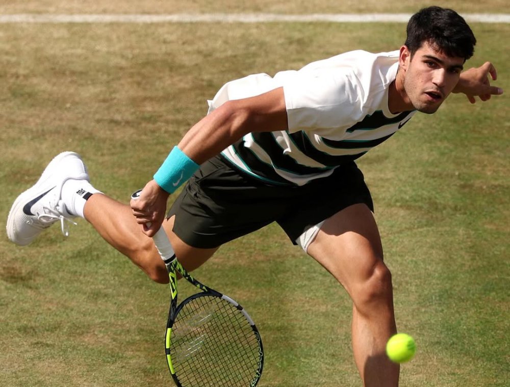 Alcaraz avança à 2ª rodada do ATP 500 de Queen’s Alcaraz avança à 2ª rodada do ATP 500 de Queen’s