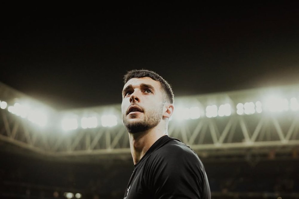 Barcelona anuncia contratação do goleiro Joan García, do Espanyol