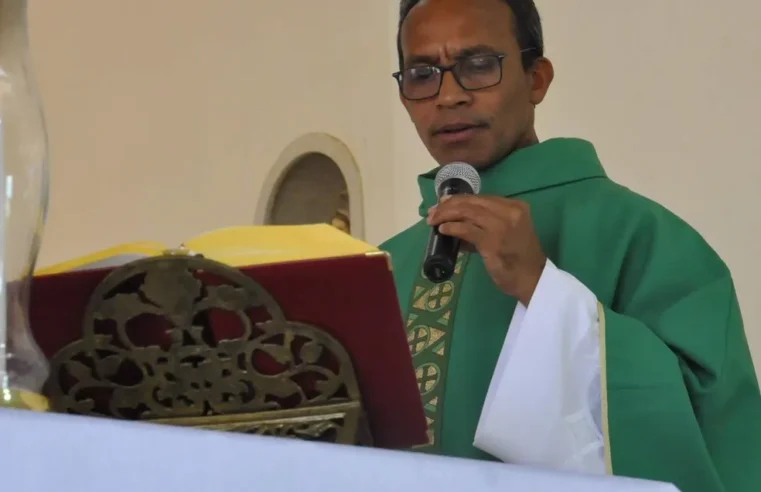 Bazar beneficente ajuda projetos sociais no DF